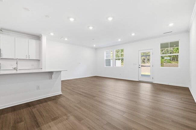 Building Photo - 216 Deercroft Dr