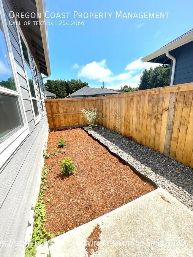 Building Photo - 3400 N Hwy 101, Depoe Bay OR Recently Redu...