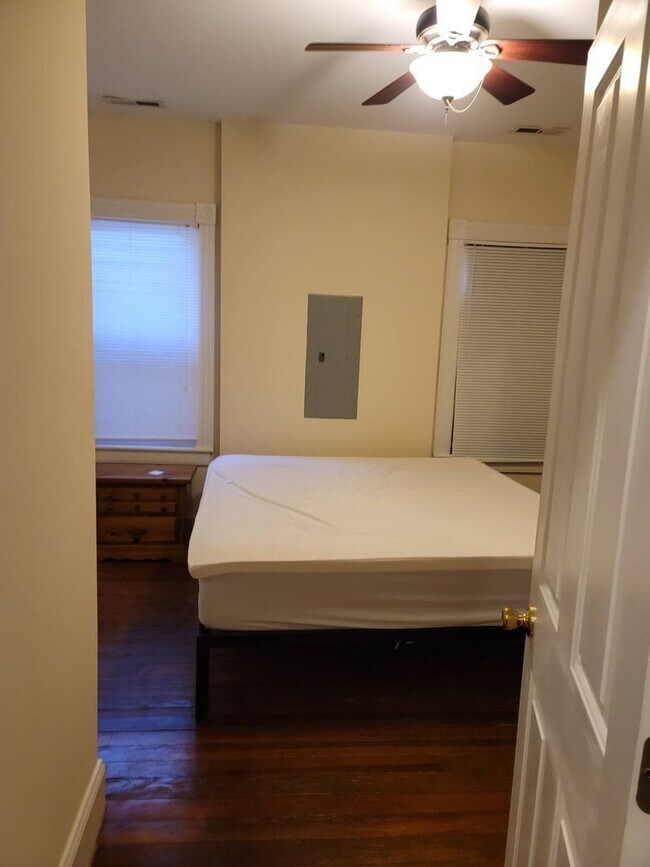 Foto del edificio - 3412 E Marshall St