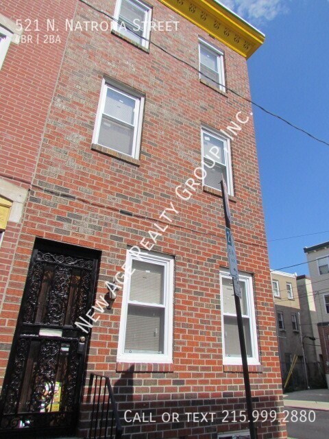 Building Photo - Beautiful home available near 32nd & Brand...