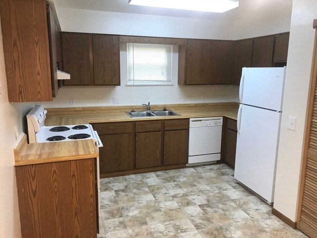 Building Photo - 6057-6059 Red Oak