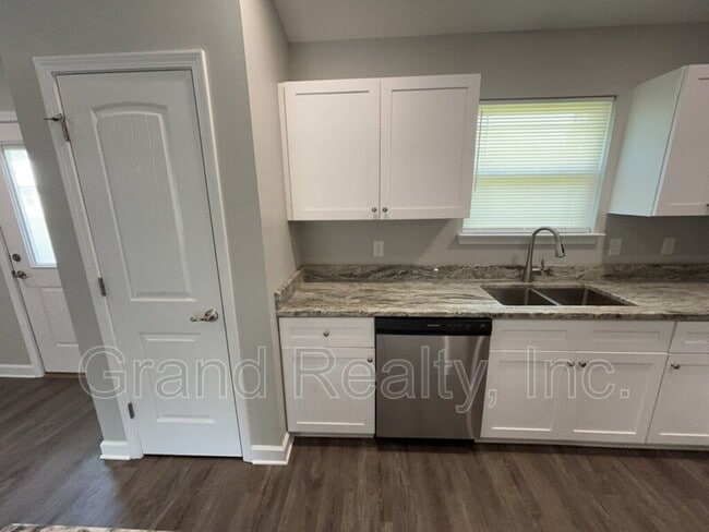 Building Photo - 4010 Roxies Ln