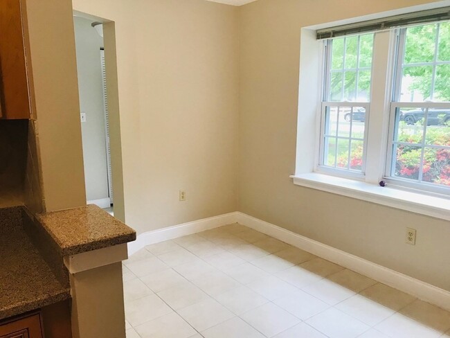 Building Photo - 102 Brookside Dr