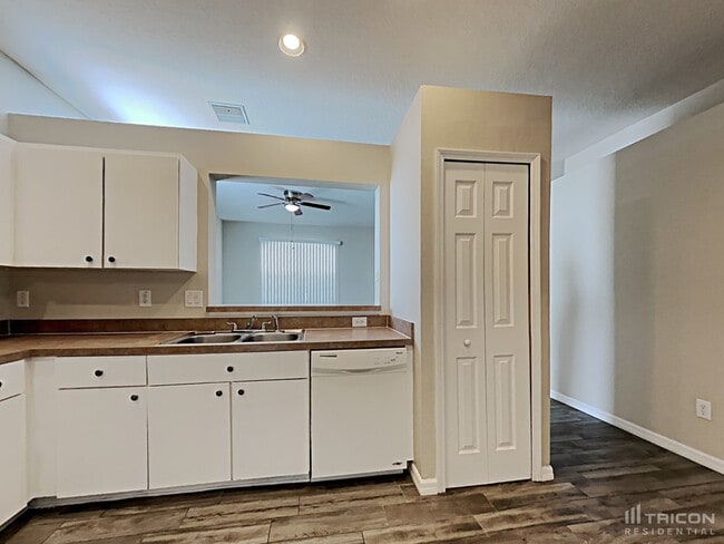 Building Photo - 6705 Cambridge Park Dr