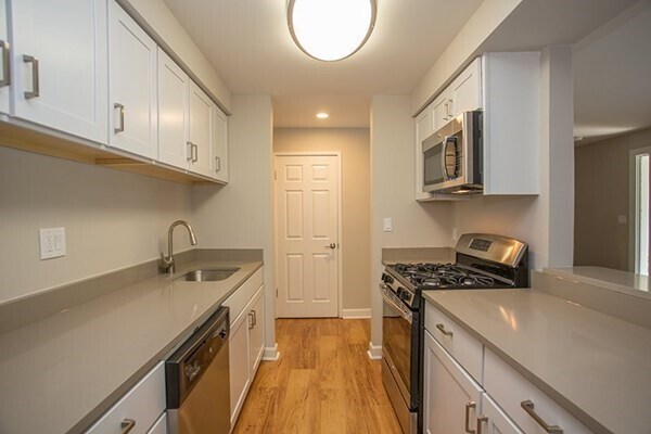 *Pictures are representative samples of the advertised unit. In some cases, the actual units you to - 28 Portsmouth St