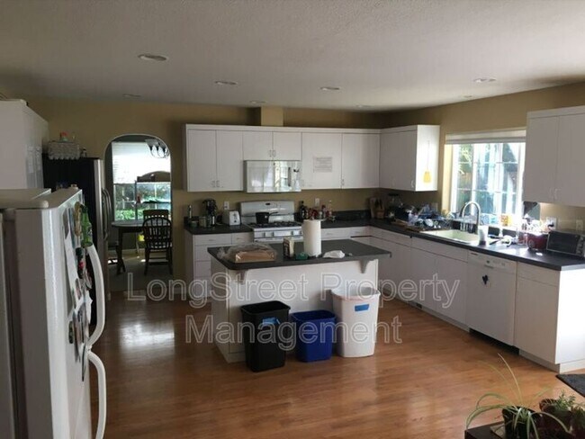Foto del edificio - 1657 SW Country Club Pl