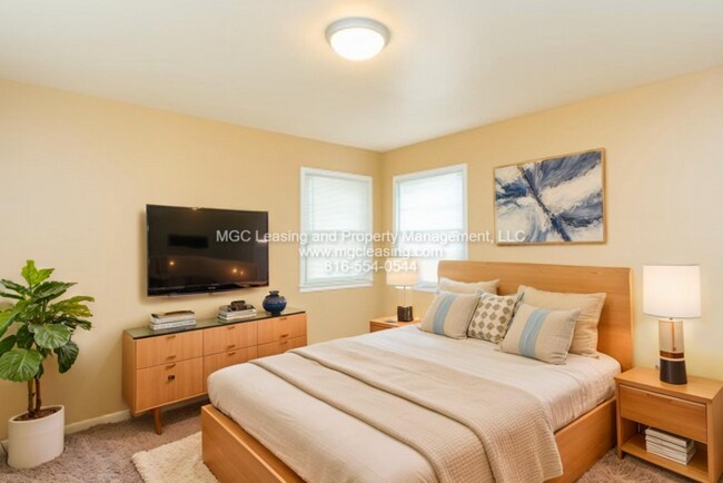 Foto del edificio - Perfect location with fenced in back yard!