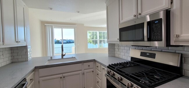 Building Photo - 400 Baltic Cir