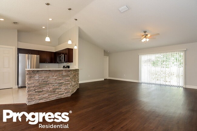 Building Photo - 925 Clearcreek Dr