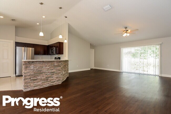Foto del edificio - 925 Clearcreek Dr