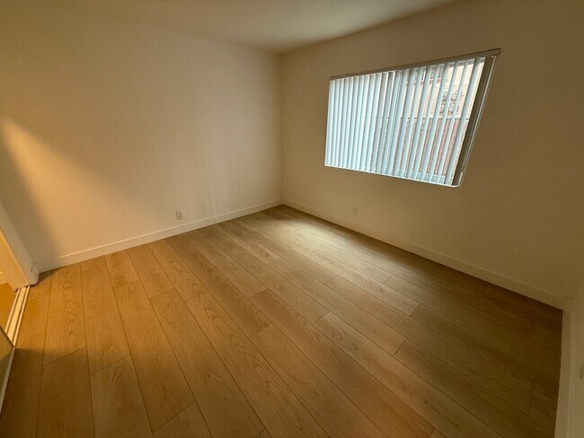 Foto del edificio - 10760 Rose Ave