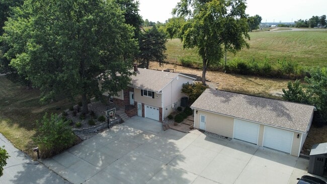 Building Photo - 6120 Dove Lake View