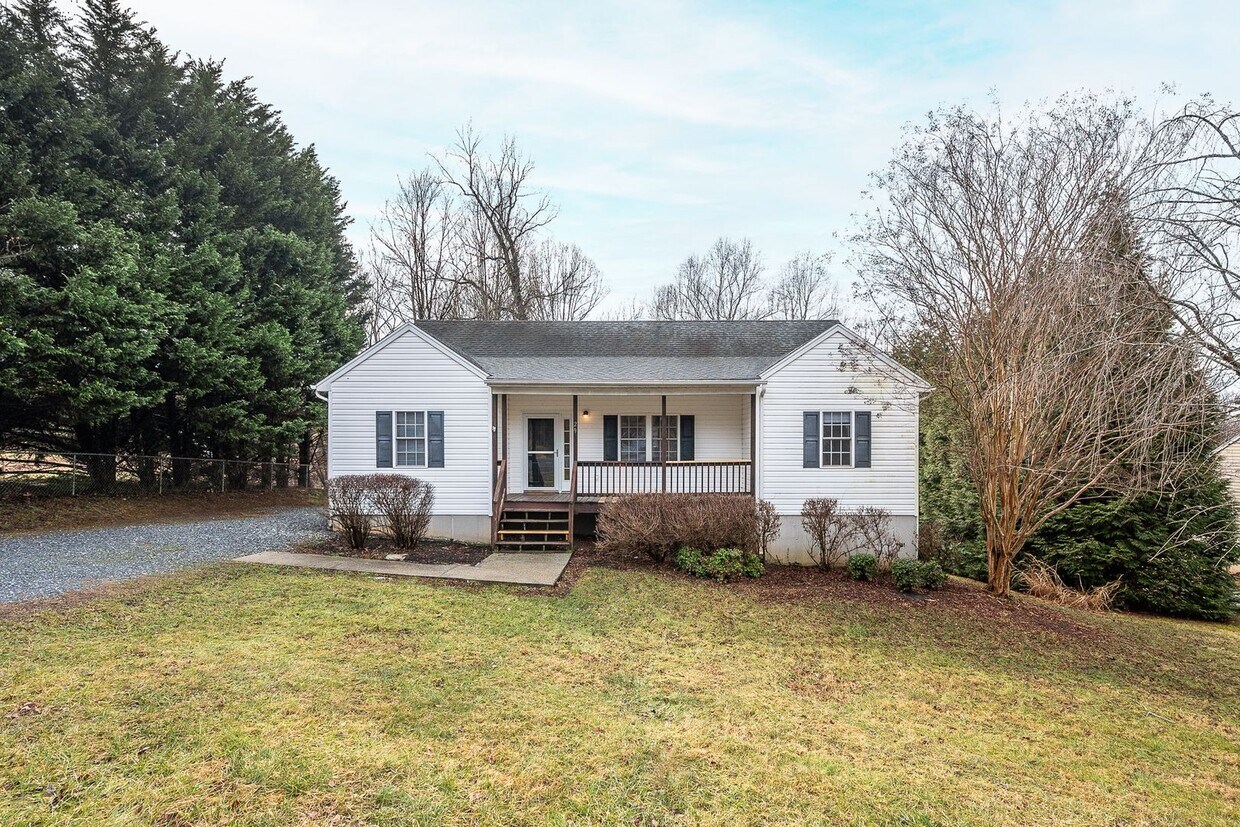Primary Photo - 4 Bedroom Home in Lynchburg
