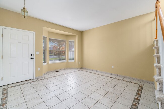 Building Photo - Aurora South - 4 bed 2.5 bath 3 car garage