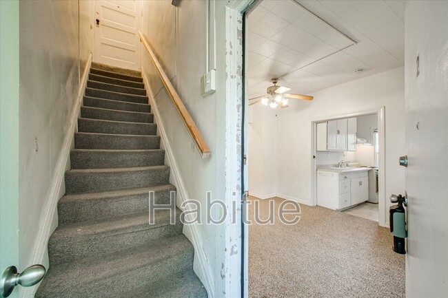 Building Photo - 1405 N 11th St