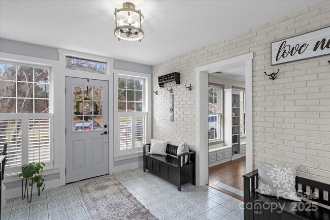 Foto del edificio - 8478 Rocky River Rd