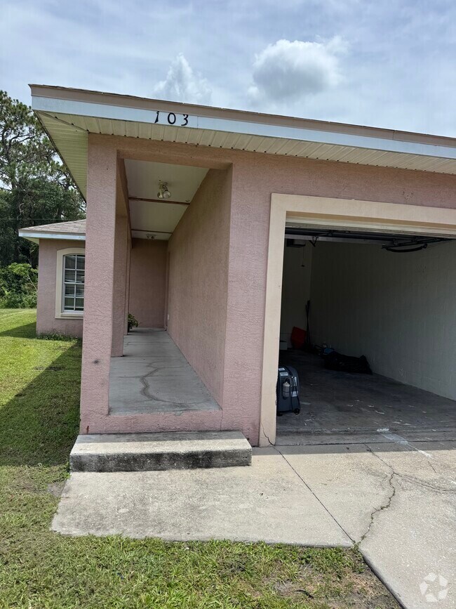 Building Photo - 1031 Fox Lake Dr