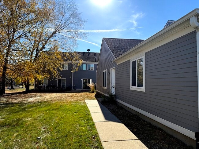 Building Photo - 2731 Wilshire Ct