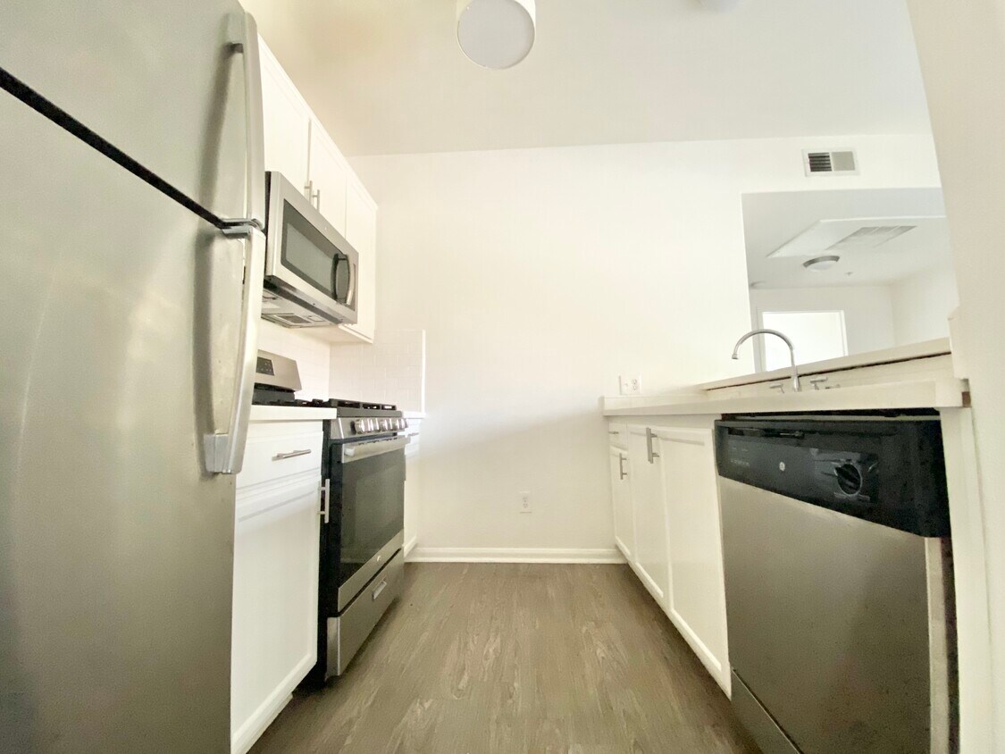 Primary Photo - 251 Robinson St