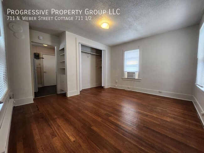 Foto del edificio - Cozy Studio for Just $900/Month!