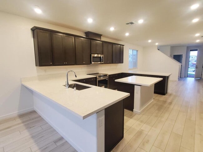 Foto del edificio - 5361 Lopez Lk Wy