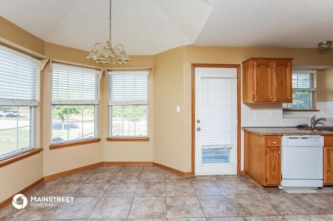 Building Photo - 1713 NE Stonewood Dr