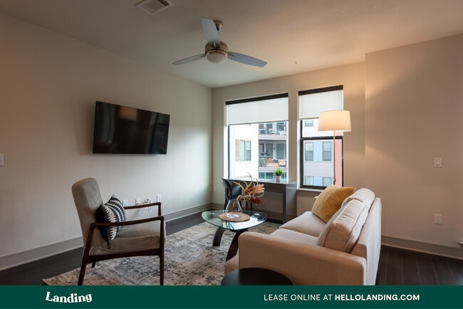 Building Photo - 1614 E 6th St