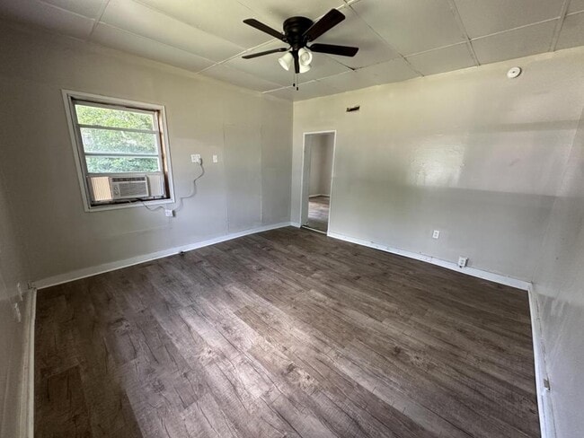 Building Photo - 315 W Hickory St