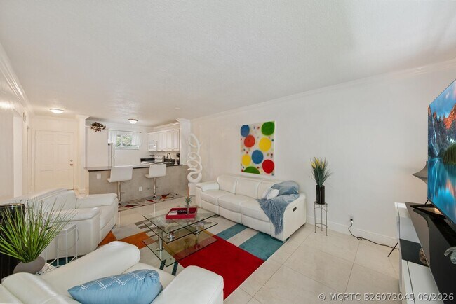 Building Photo - 2581 Garden Dr N