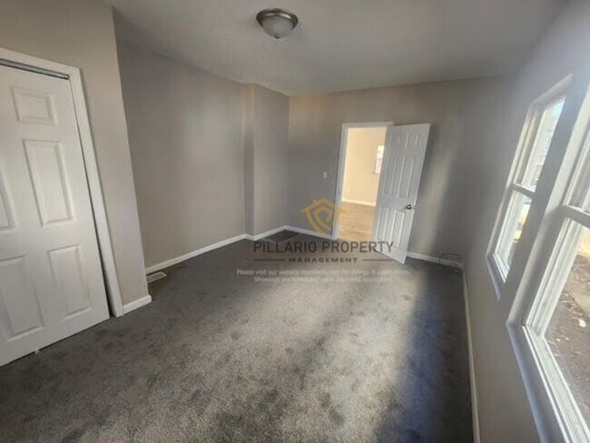 Building Photo - Woodruff Place 4 Bedroom / 1.5 Bath Home!