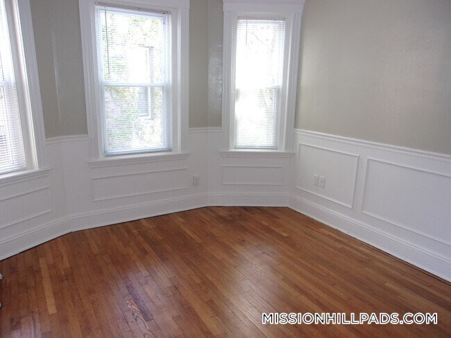 Building Photo - 49 Worthington St