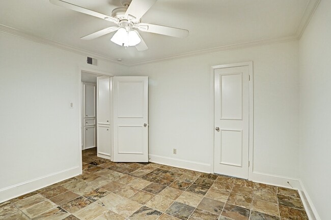 Building Photo - 2418 Mimosa Dr