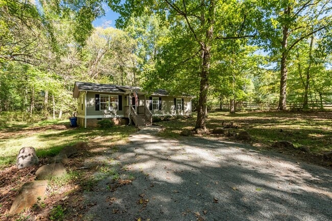 Building Photo - Cozy Ranch in SW Durham, Available NOW!