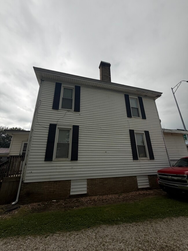 Building Photo - 320 31st St