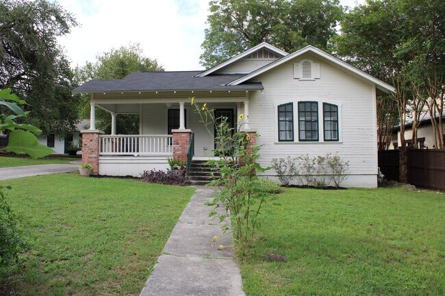Building Photo - 4-BEDROOM IN ALAMO HEIGHTS