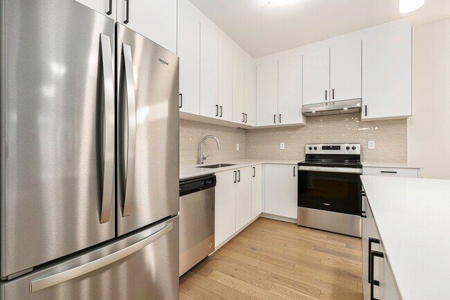 Building Photo - 634 Hochelaga St