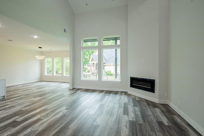 Building Photo - 216 Monterrey Rd W