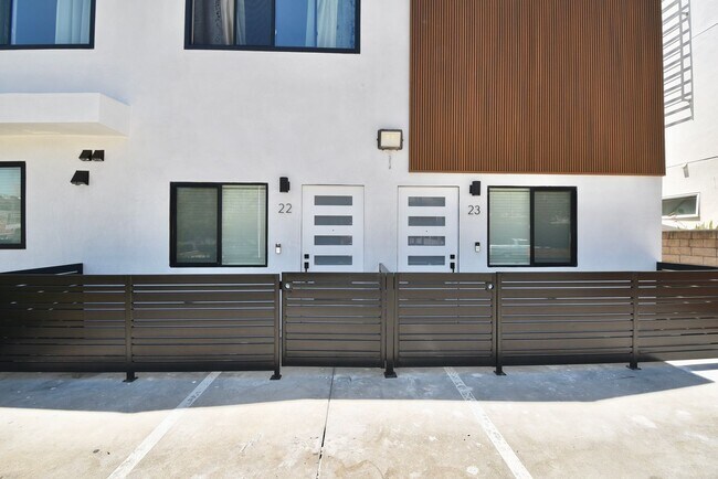 Building Photo - 849