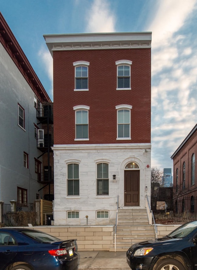 Building Photo - 1516 Green St