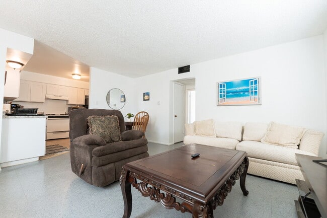 Building Photo - Stylish & Fully Furnished 2-Bedroom in the Heart of Farmington – Flexible Lease Terms!