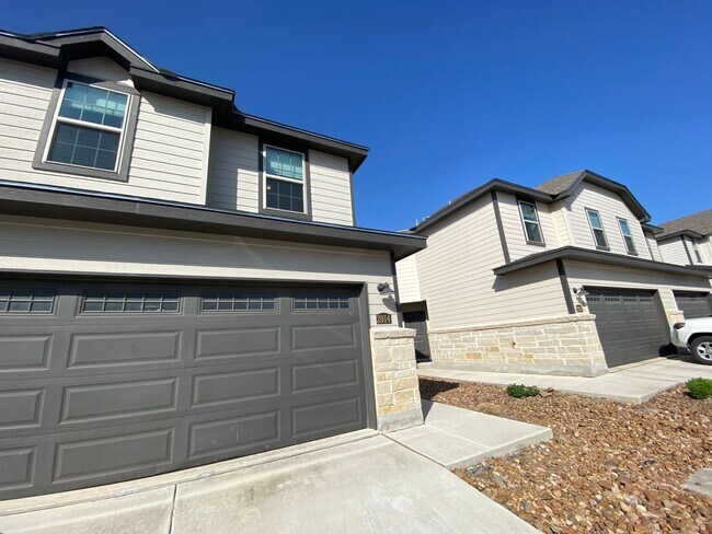 Building Photo - Duplex Off County Line Rd / .4 Mile Kraft Park / Fridge Included /Fenced in Back Yard / NBISD