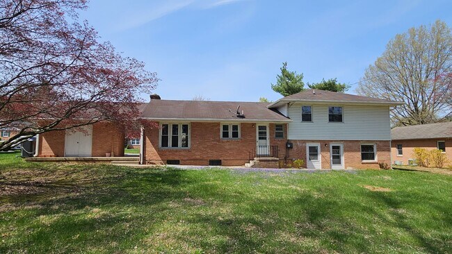 Foto del edificio - 4 Bedroom Single Family Home