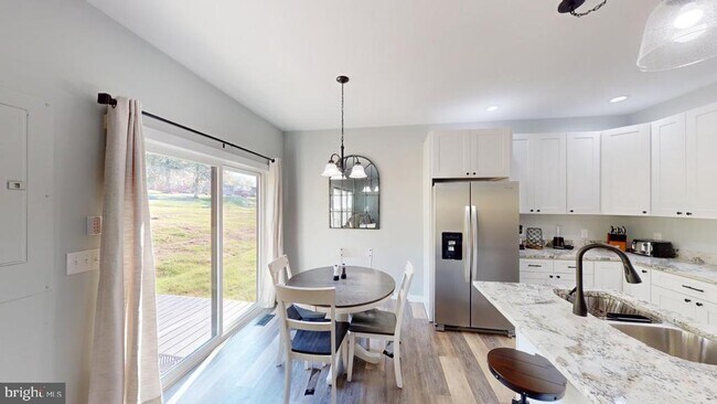 Foto del edificio - 446 W Gravel Ln
