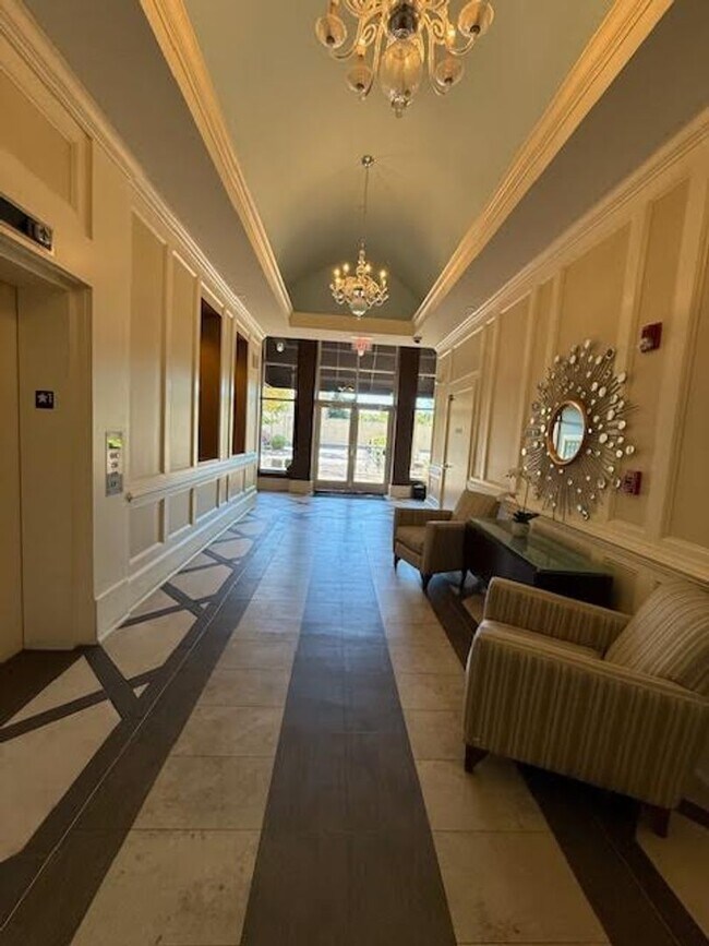 Foto del edificio - Experience the Heart of It All - at Mayfaire Townview!