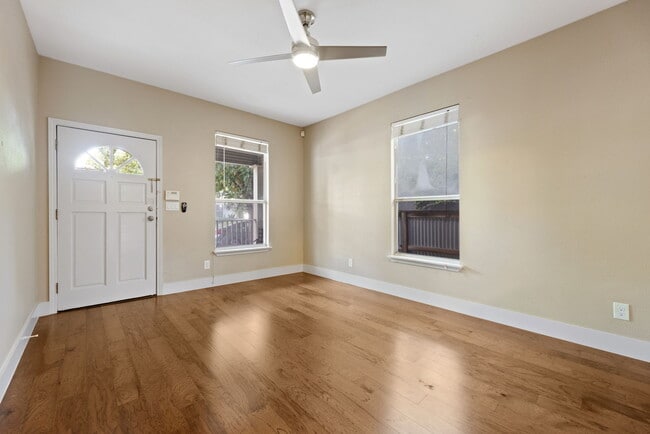 Building Photo - 57 Waller St