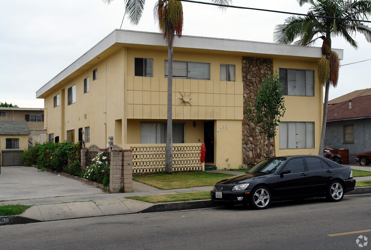 Foto del edificio - 4712 W 118th St