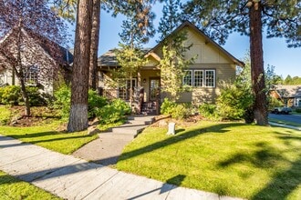 Building Photo - 19415 S W Laurelhurst Way