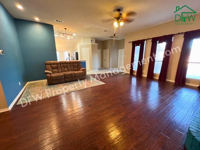 Building Photo - 2502 Chapel Hill Dr