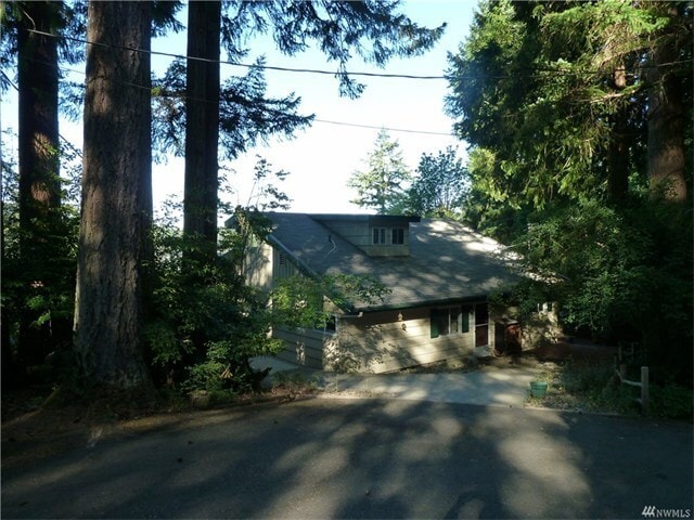 Foto del edificio - Large Shop Perfect for a home based business, plus 136 feet of waterfront.