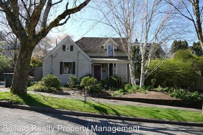 Building Photo - 3 br, 2 bath House - 2909 E Spring St